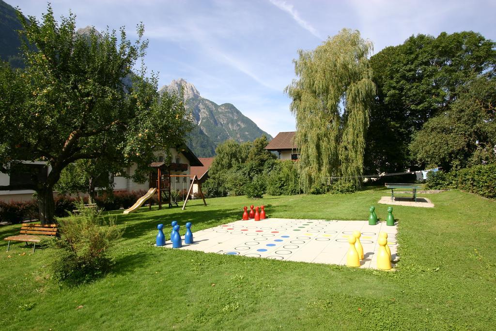 Spiele- Und Buchhotel Tschitscher Nikolsdorf Exteriér fotografie