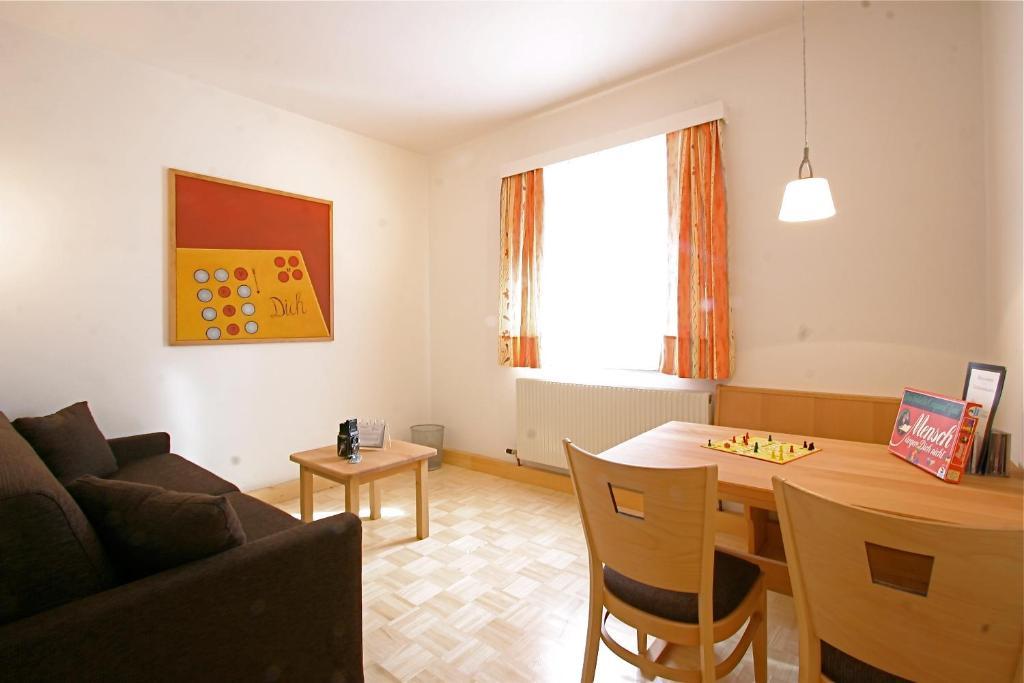 Spiele- Und Buchhotel Tschitscher Nikolsdorf Pokoj fotografie